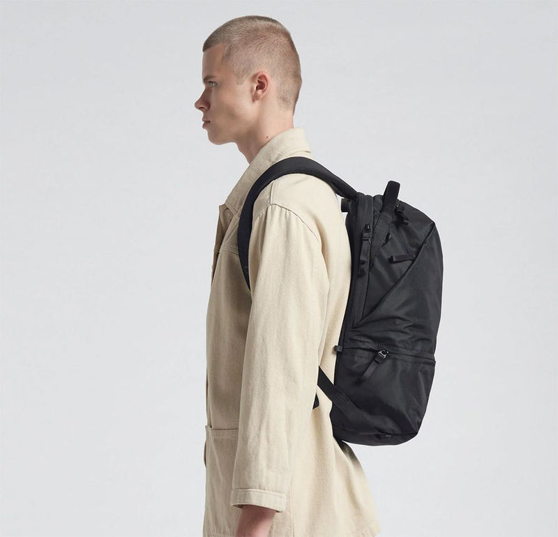 Urth Arkose 20L Backpack (Black)