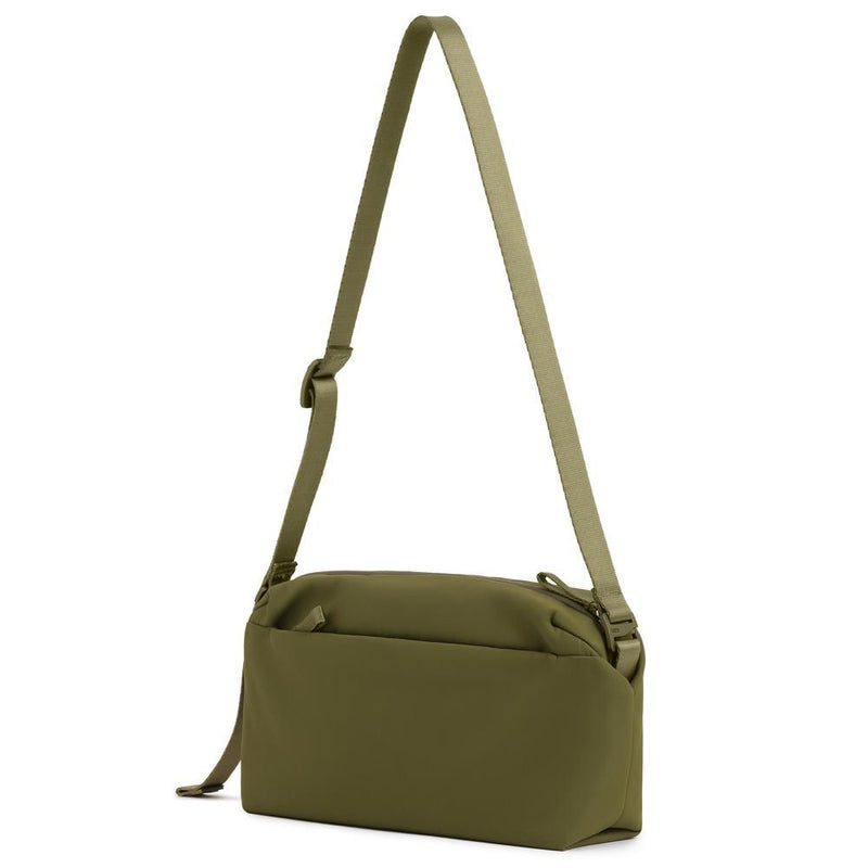 Urth Dolomite 5.1L Crossbody Camera Sling Bag (Green)